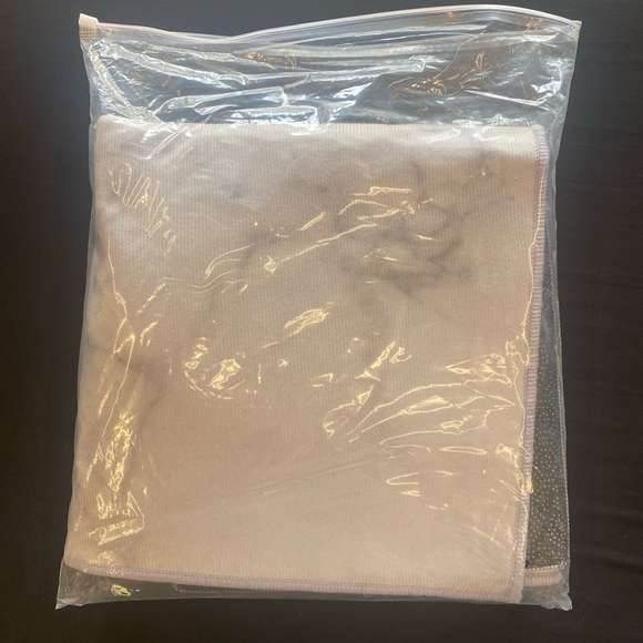 White/Gray Marble Indoor Door Mat, Minimalist Texture, Non-Slip (72x48 in.) - Picture 7 of 7